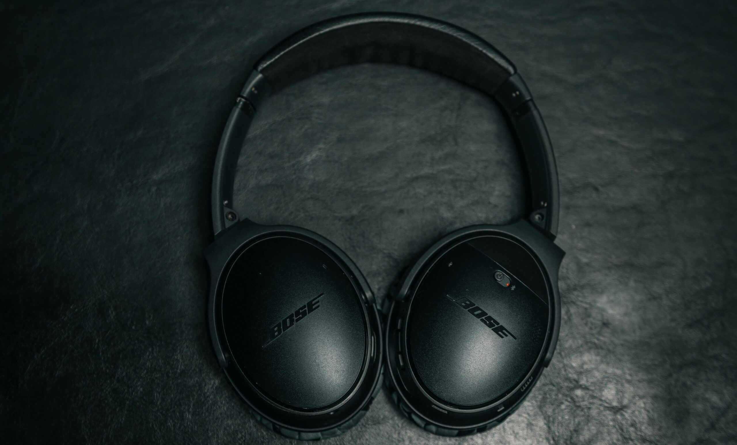 Bose QuietComfort vs. Sony WH-1000XM6: Which Premium Headphone Reigns Supreme?